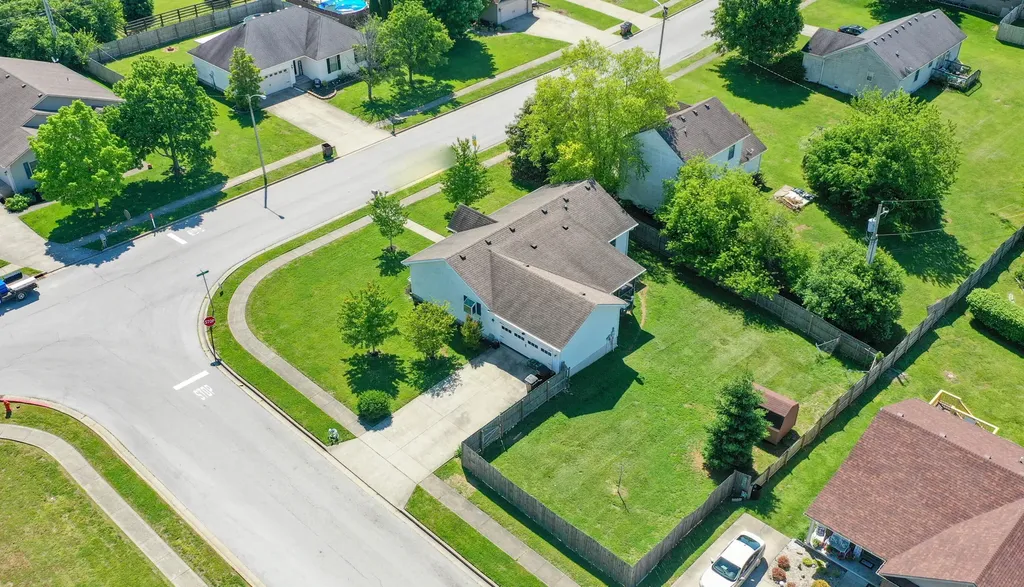913 North Meadowhill Road Paris KY 40361