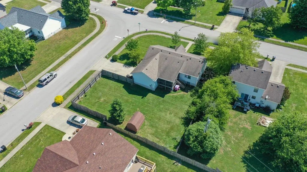 913 North Meadowhill Road Paris KY 40361