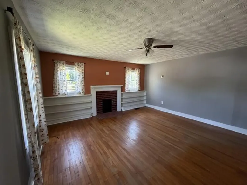 102 Brook Street Harrodsburg KY 40330