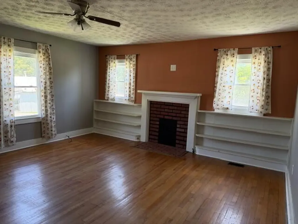 102 Brook Street Harrodsburg KY 40330