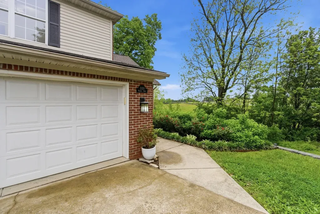 2320 Valencia Drive Lexington KY 40513