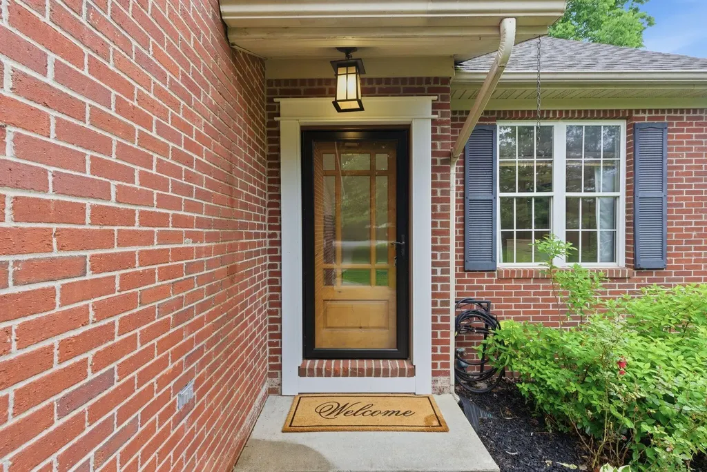 2320 Valencia Drive Lexington KY 40513