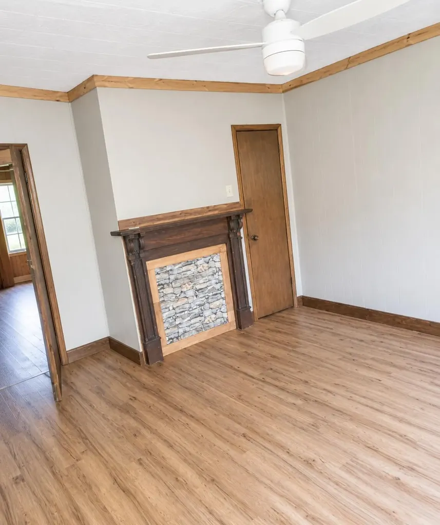 26 Todd Street Livingston KY 40445