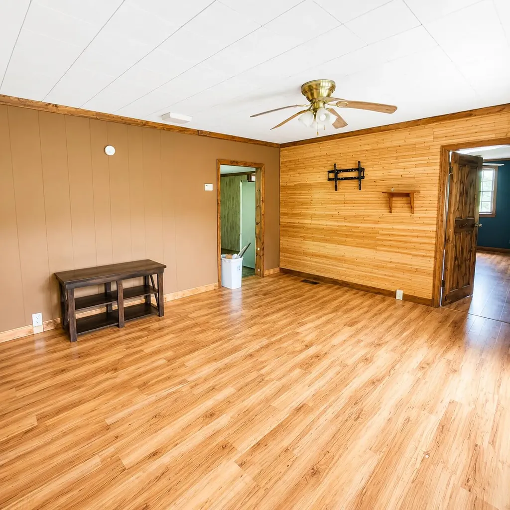 26 Todd Street Livingston KY 40445
