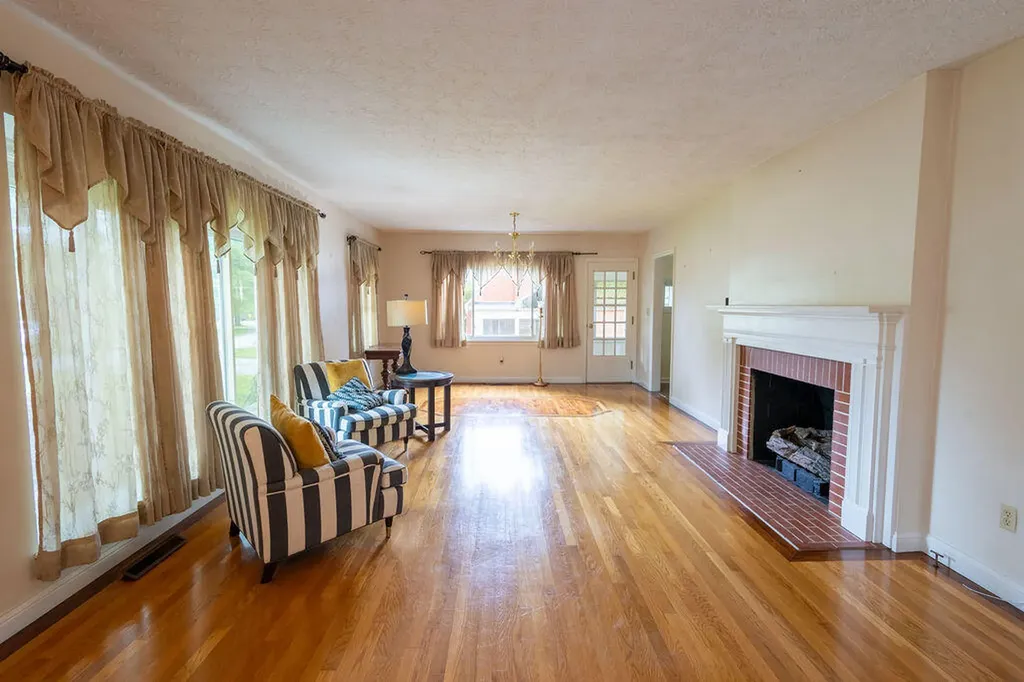27 Hampton Avenue Winchester KY 40391