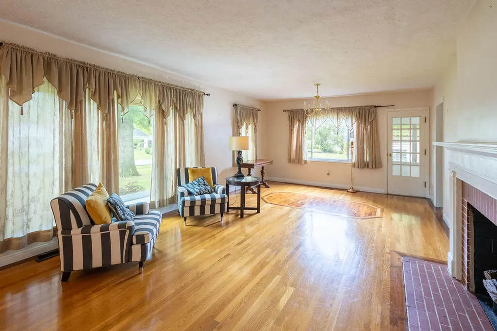 27 Hampton Avenue Winchester KY 40391