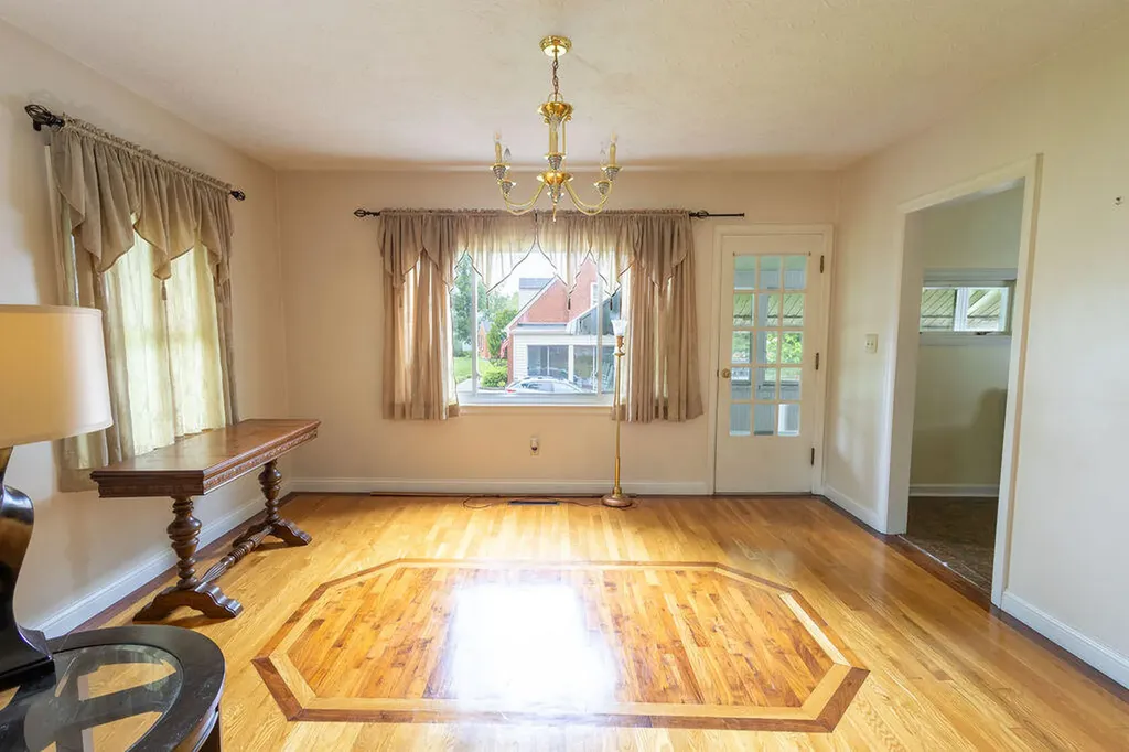 27 Hampton Avenue Winchester KY 40391