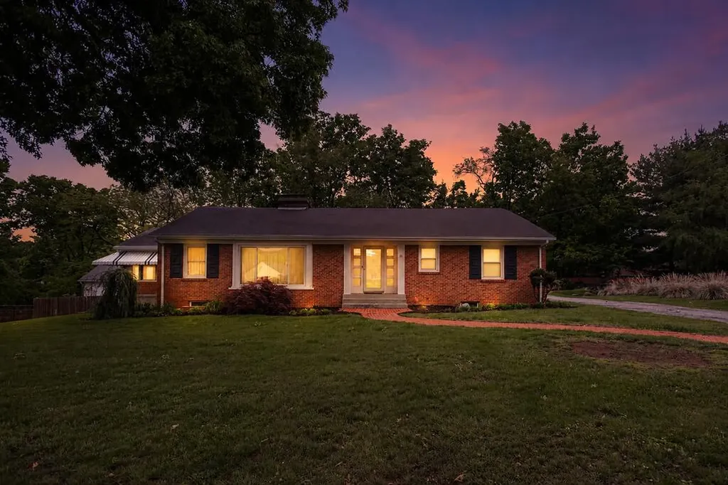 27 Hampton Avenue Winchester KY 40391