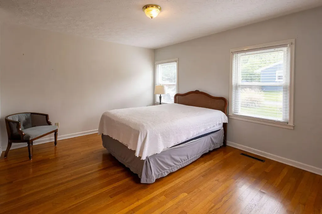 27 Hampton Avenue Winchester KY 40391