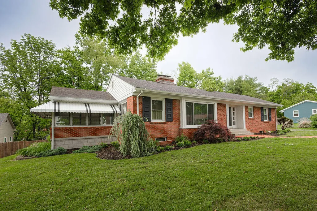 27 Hampton Avenue Winchester KY 40391