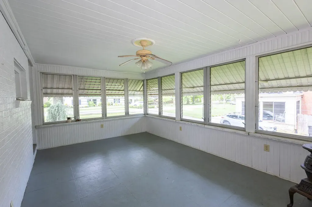 27 Hampton Avenue Winchester KY 40391