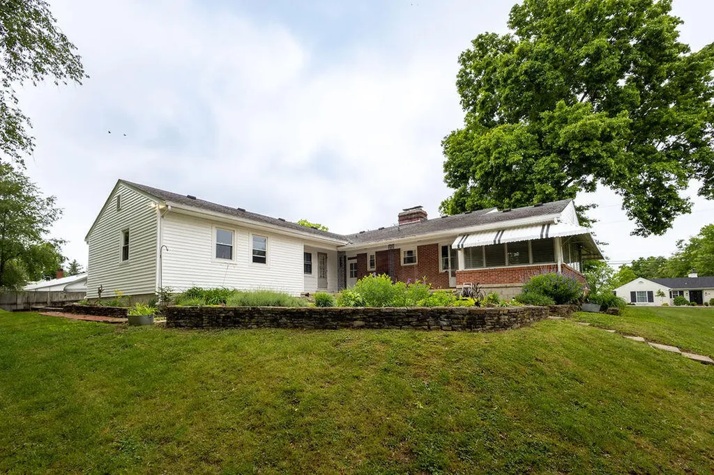 27 Hampton Avenue Winchester KY 40391