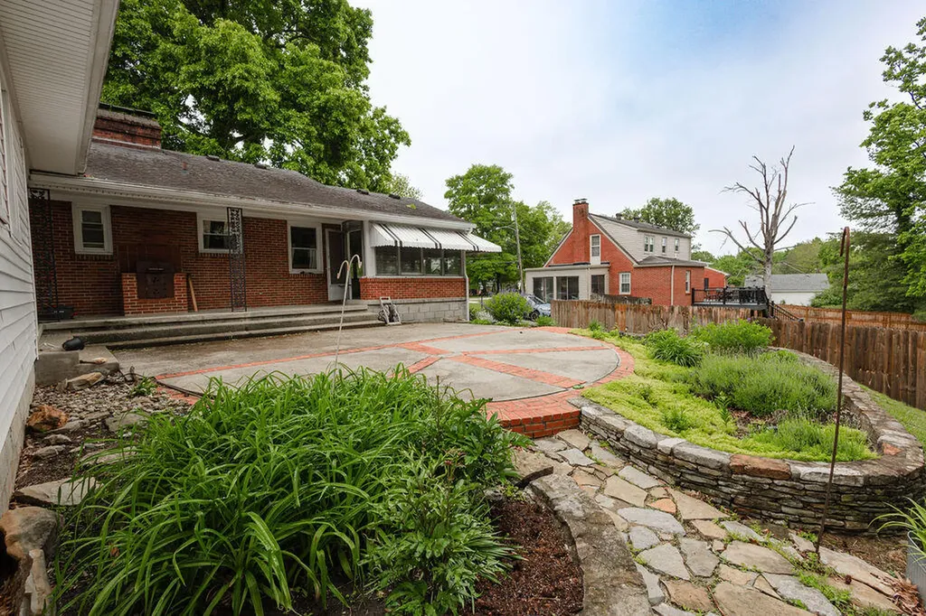 27 Hampton Avenue Winchester KY 40391