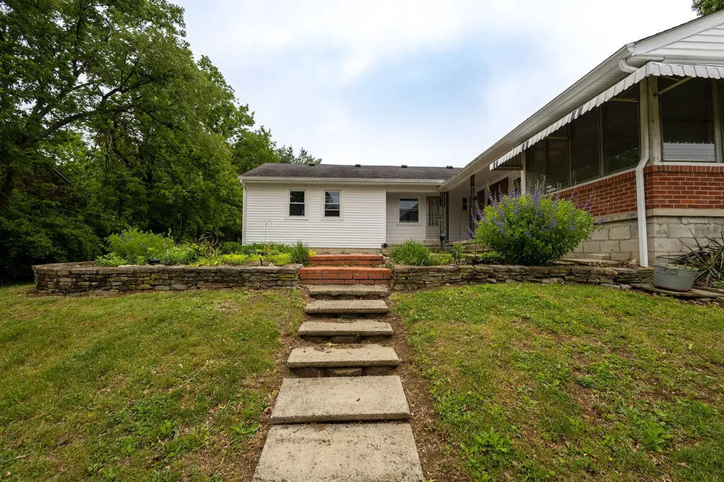27 Hampton Avenue Winchester KY 40391