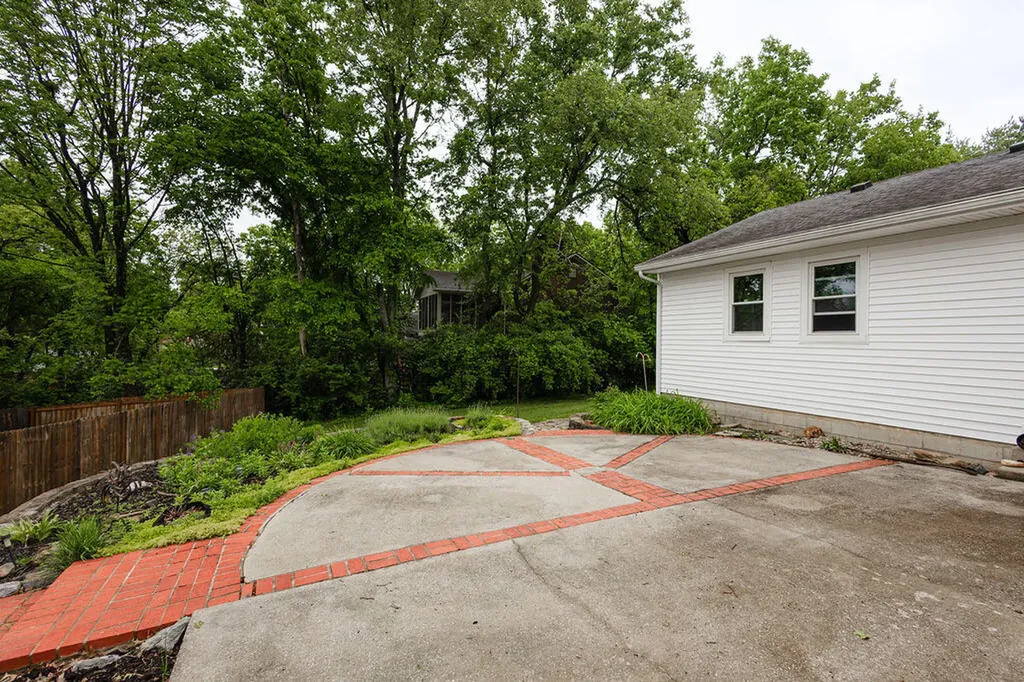 27 Hampton Avenue Winchester KY 40391