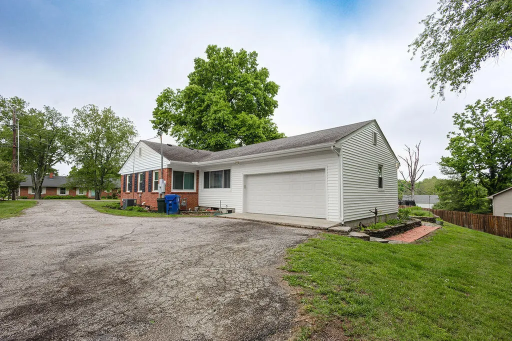 27 Hampton Avenue Winchester KY 40391