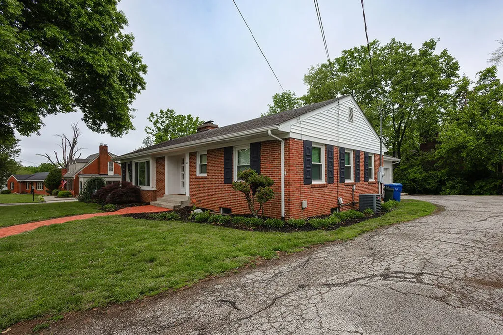 27 Hampton Avenue Winchester KY 40391