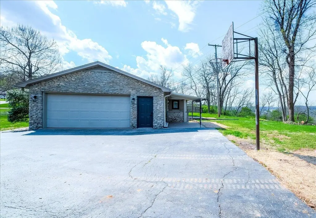 784 Colonial Trace Frankfort KY 40601