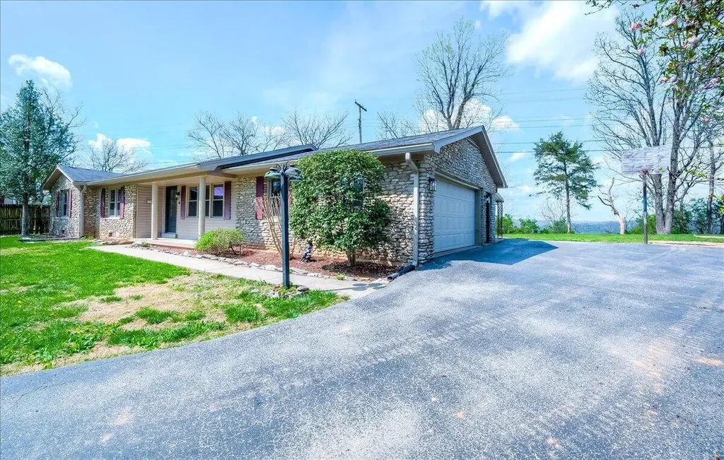 784 Colonial Trace Frankfort KY 40601