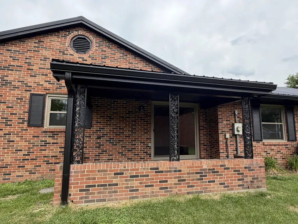 105 Geneva Avenue Irvine KY 40336