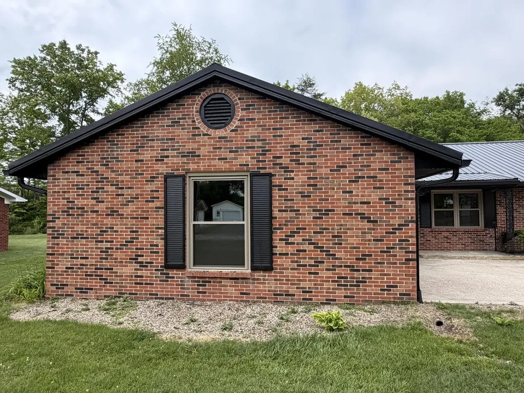 105 Geneva Avenue Irvine KY 40336