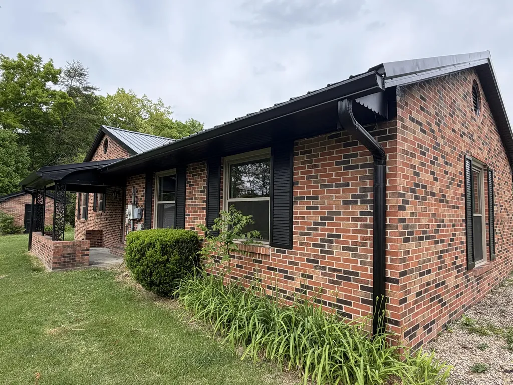 105 Geneva Avenue Irvine KY 40336