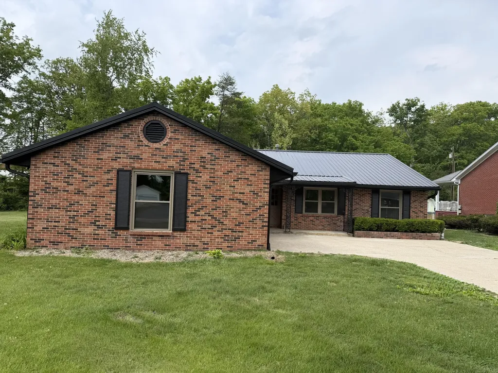 105 Geneva Avenue Irvine KY 40336