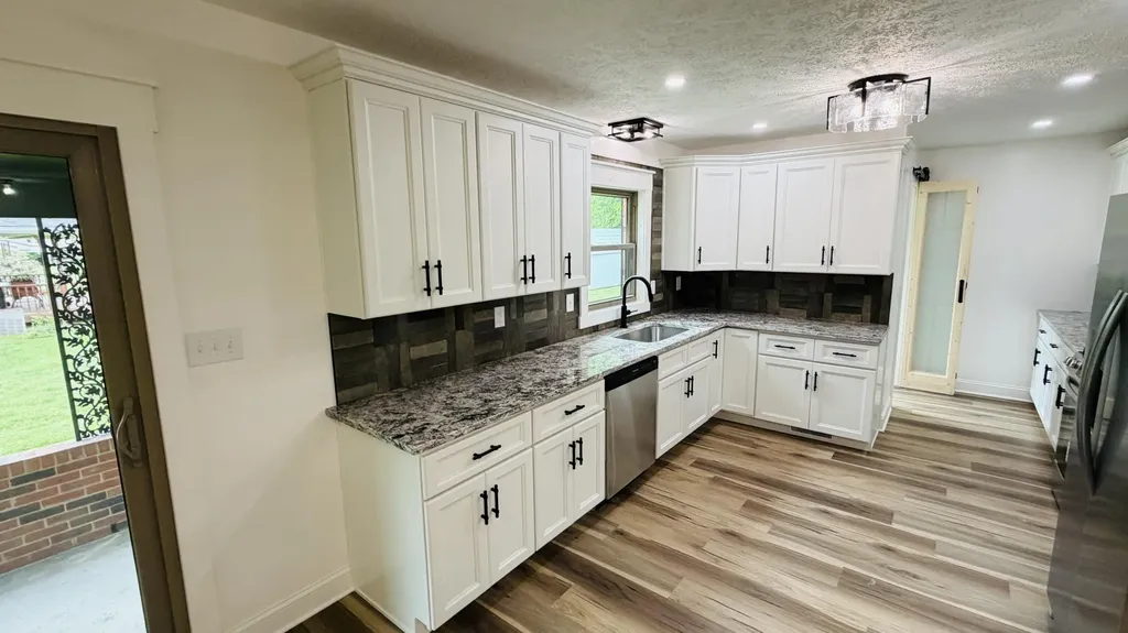 105 Geneva Avenue Irvine KY 40336