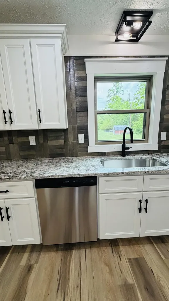 105 Geneva Avenue Irvine KY 40336