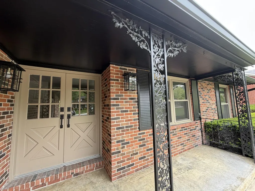 105 Geneva Avenue Irvine KY 40336