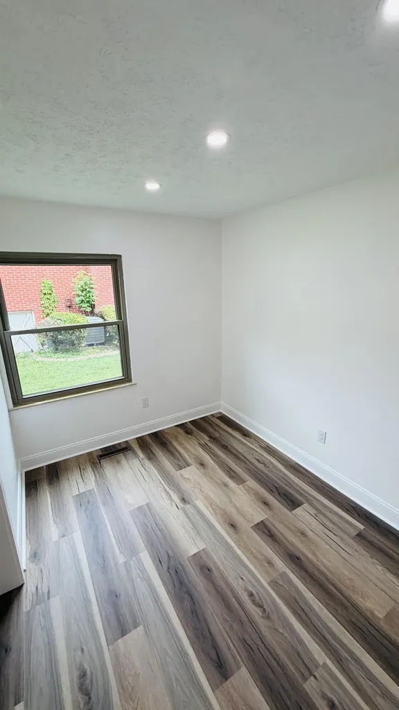 105 Geneva Avenue Irvine KY 40336