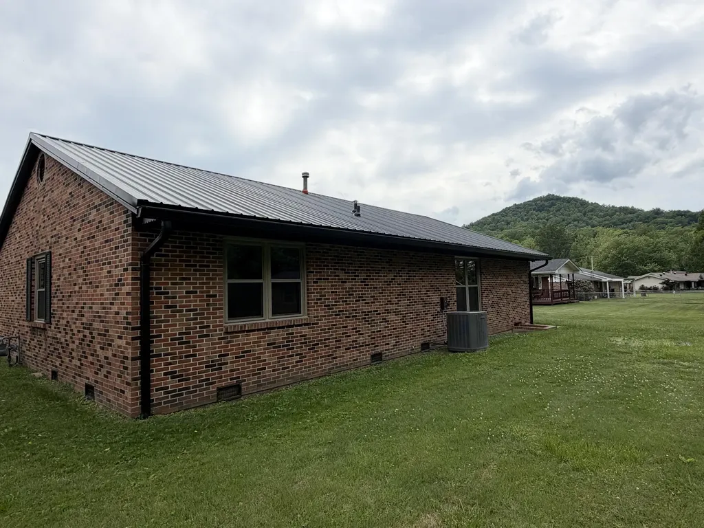 105 Geneva Avenue Irvine KY 40336