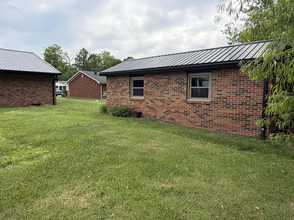 105 Geneva Avenue Irvine KY 40336