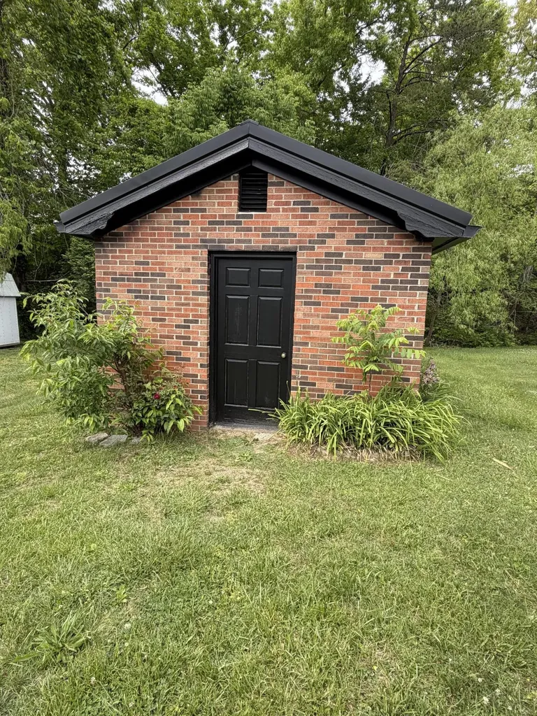 105 Geneva Avenue Irvine KY 40336