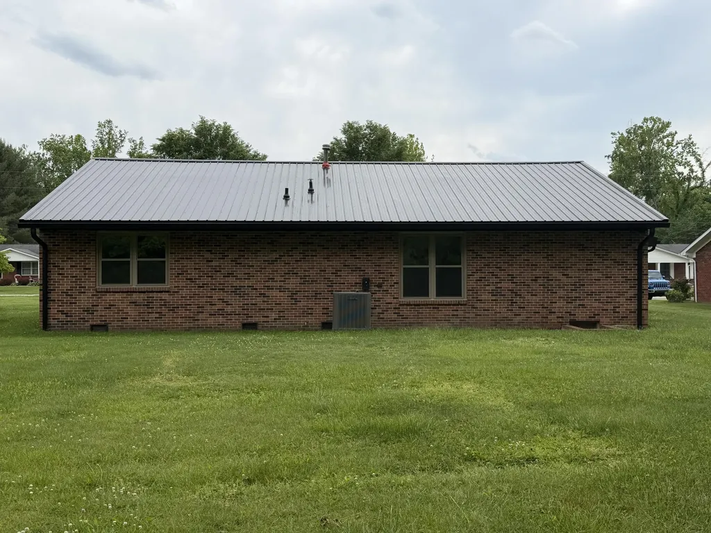 105 Geneva Avenue Irvine KY 40336