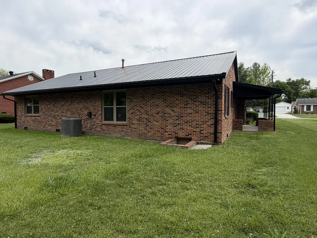 105 Geneva Avenue Irvine KY 40336