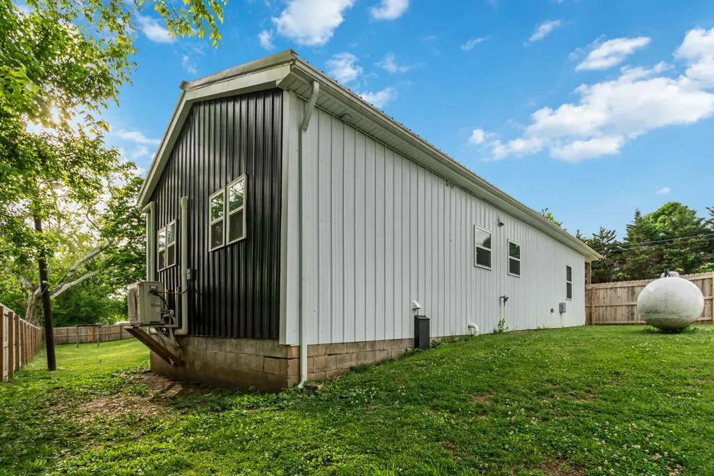 5821 Old Railroad Grade Road Paint Lick KY 40461