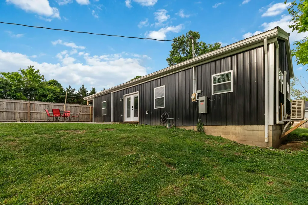 5821 Old Railroad Grade Road Paint Lick KY 40461