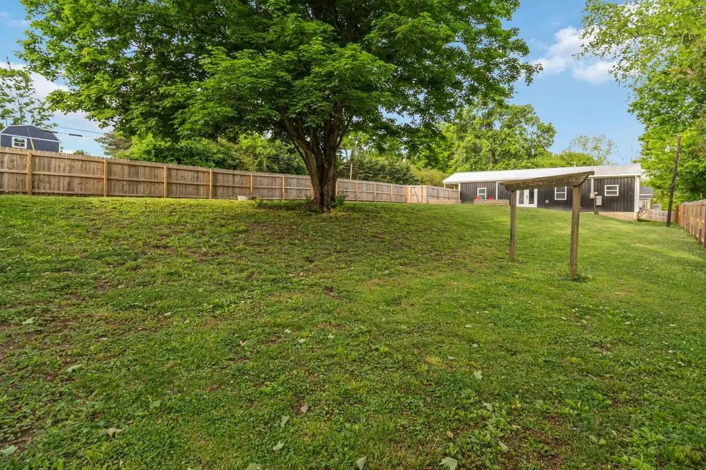5821 Old Railroad Grade Road Paint Lick KY 40461