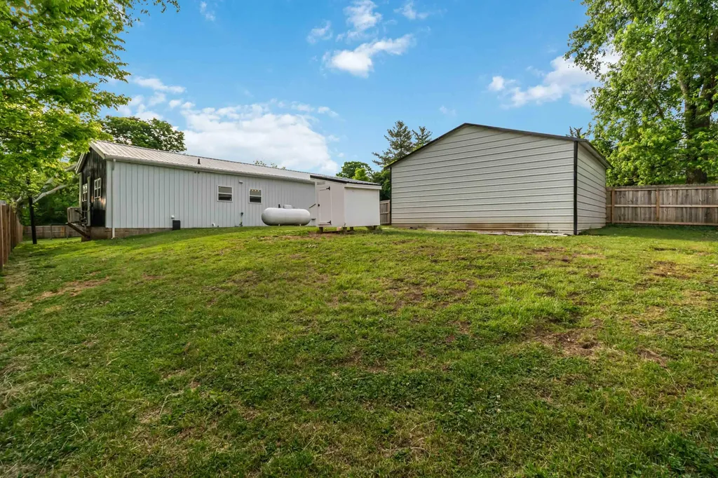 5821 Old Railroad Grade Road Paint Lick KY 40461