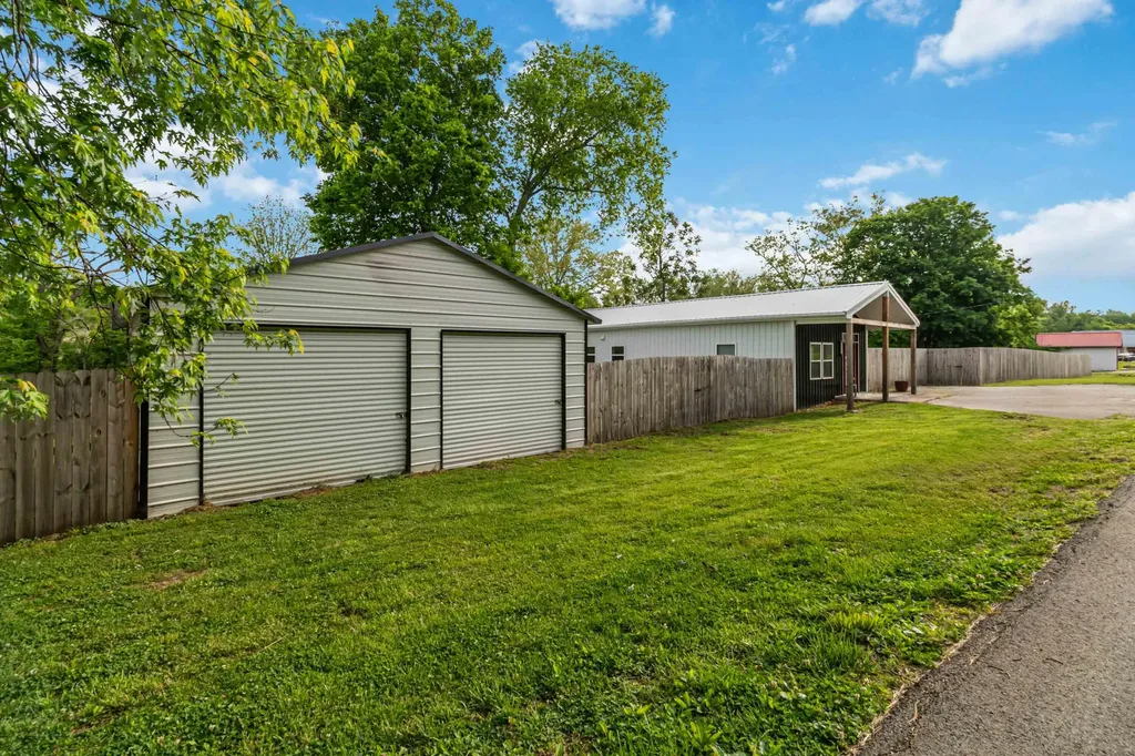 5821 Old Railroad Grade Road Paint Lick KY 40461
