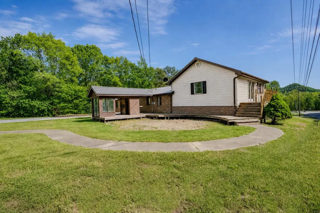 452 W Key 8 Vanceburg KY 41179