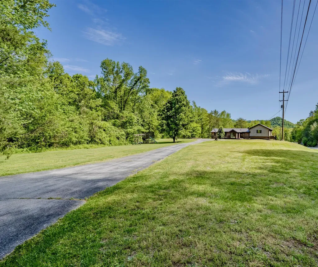 452 W Key 8 Vanceburg KY 41179
