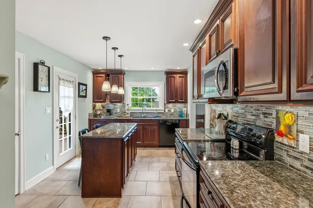 307 Old Coach Road Nicholasville KY 40356