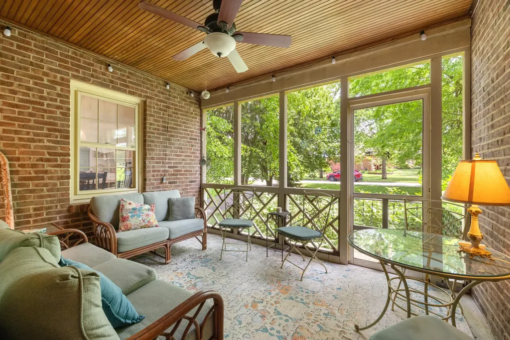 307 Old Coach Road Nicholasville KY 40356