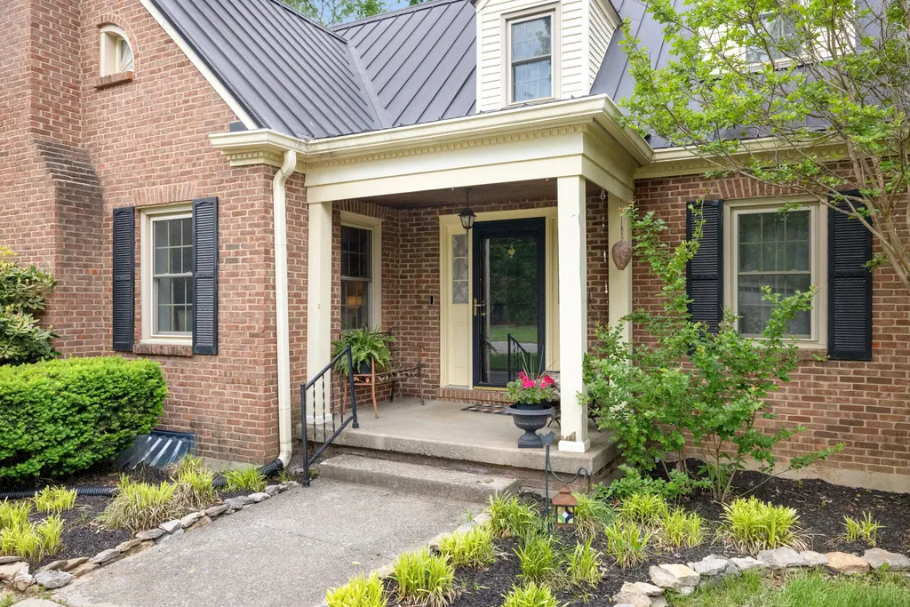 307 Old Coach Road Nicholasville KY 40356