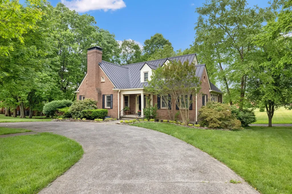 307 Old Coach Road Nicholasville KY 40356