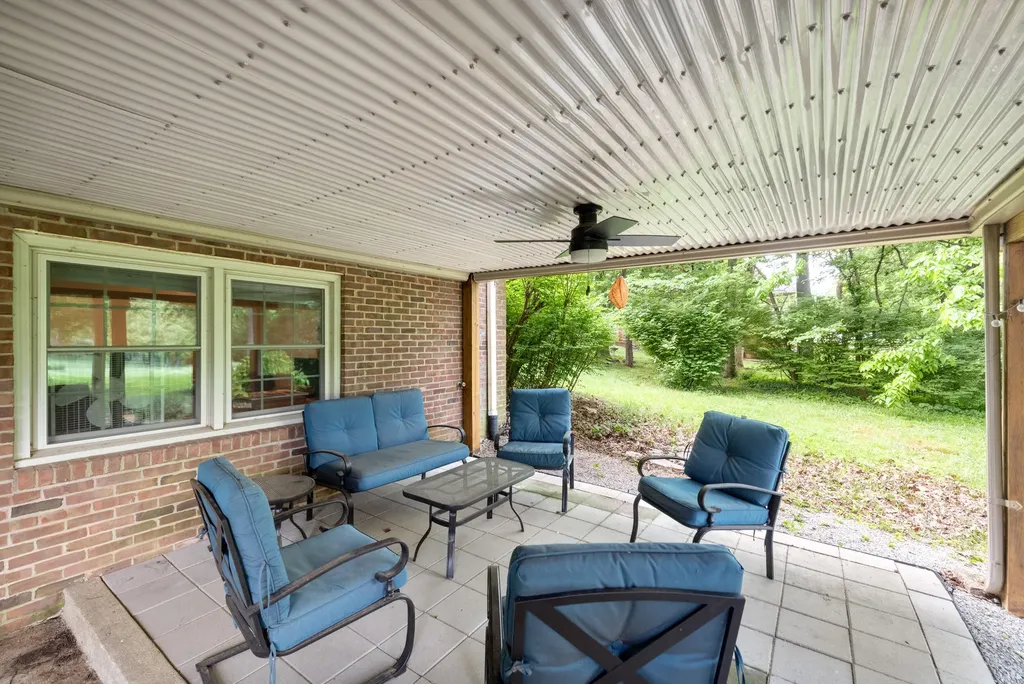 307 Old Coach Road Nicholasville KY 40356