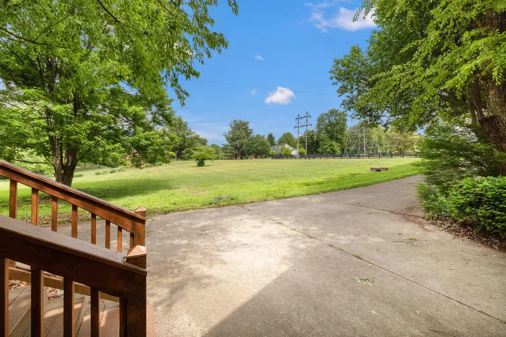 307 Old Coach Road Nicholasville KY 40356