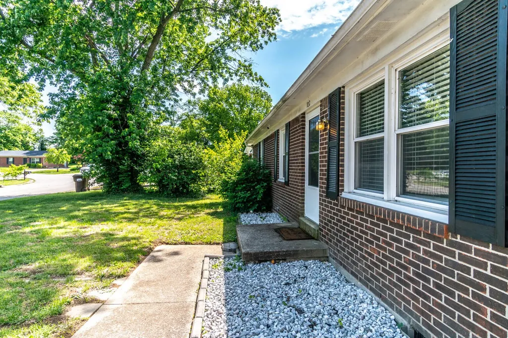 102 Brooks Road Richmond KY 40475